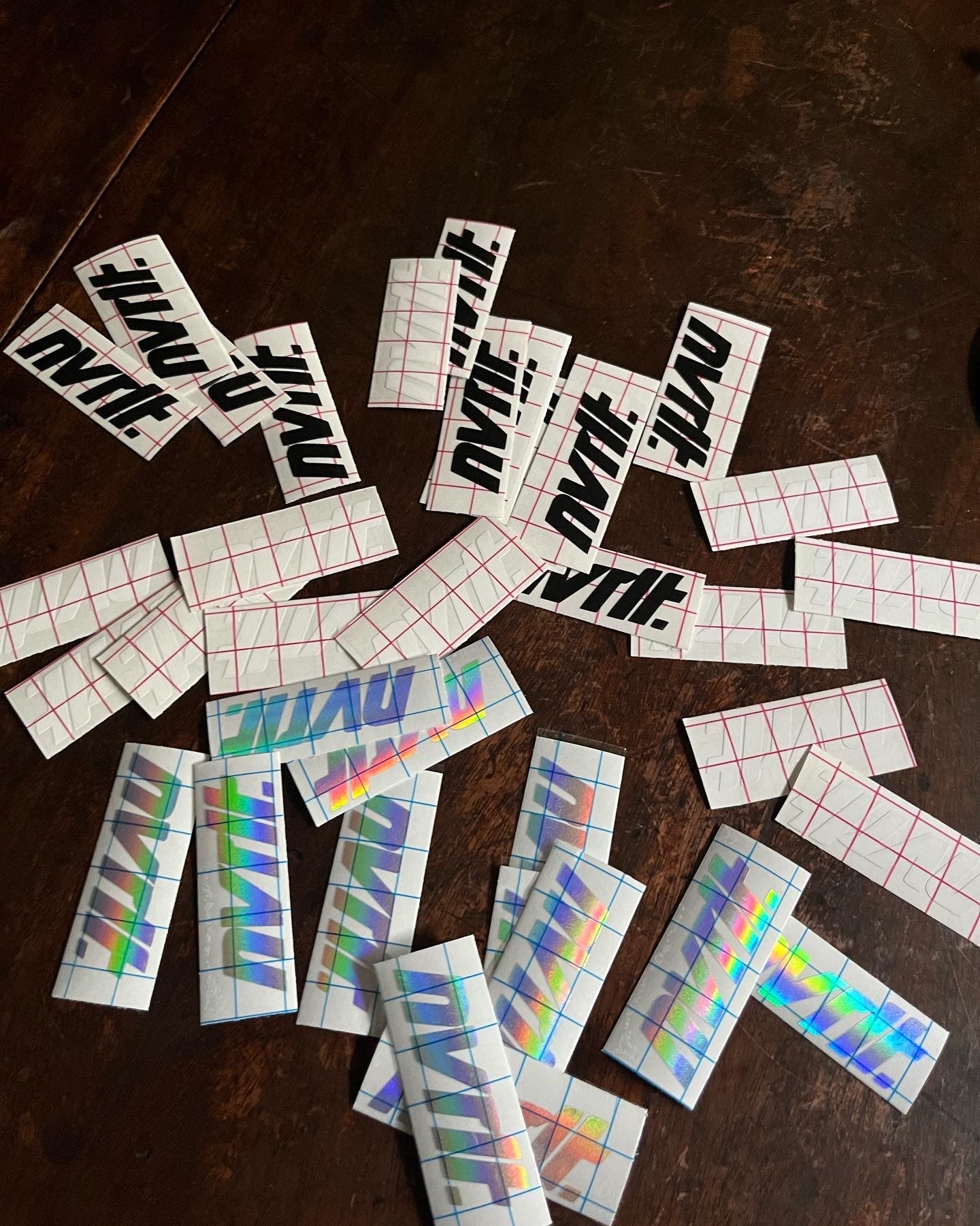 nvrlt. logo-sticker